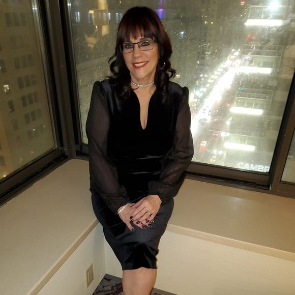 Meet your Posher, Beth - Picture 1 of 1